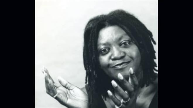 ‌شاعیری ئامێرەکان: ژیاننامەی عایشە ڕەحمان