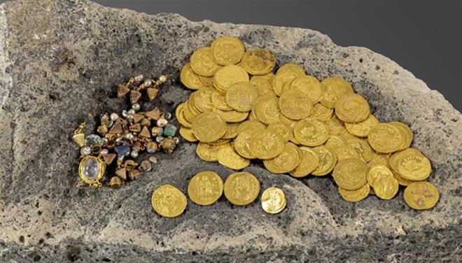 ‌گەنجینەیەکی ١٠٠ ساڵە لە ناو درزی بەردەکاندا دۆزرایەوە