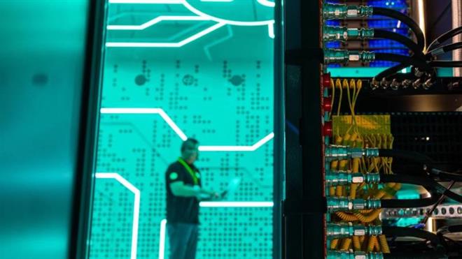 ‌پەرلەمانتارانی بەریتانیا فشار دەکەن بۆ ڕێکخستنی سیستەمە بەهێزەکانی ژیری دەستکرد